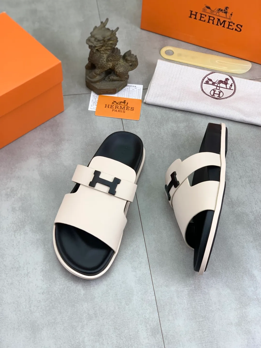 Men's shoes 💰P440 New [HERMES] high-end quality new Hermès slippers, made of imported silk calfskin, wear-resistant and non-slip rubber outsole. Fashionable and elegant code number: 39-44 (38 45 46 customized)